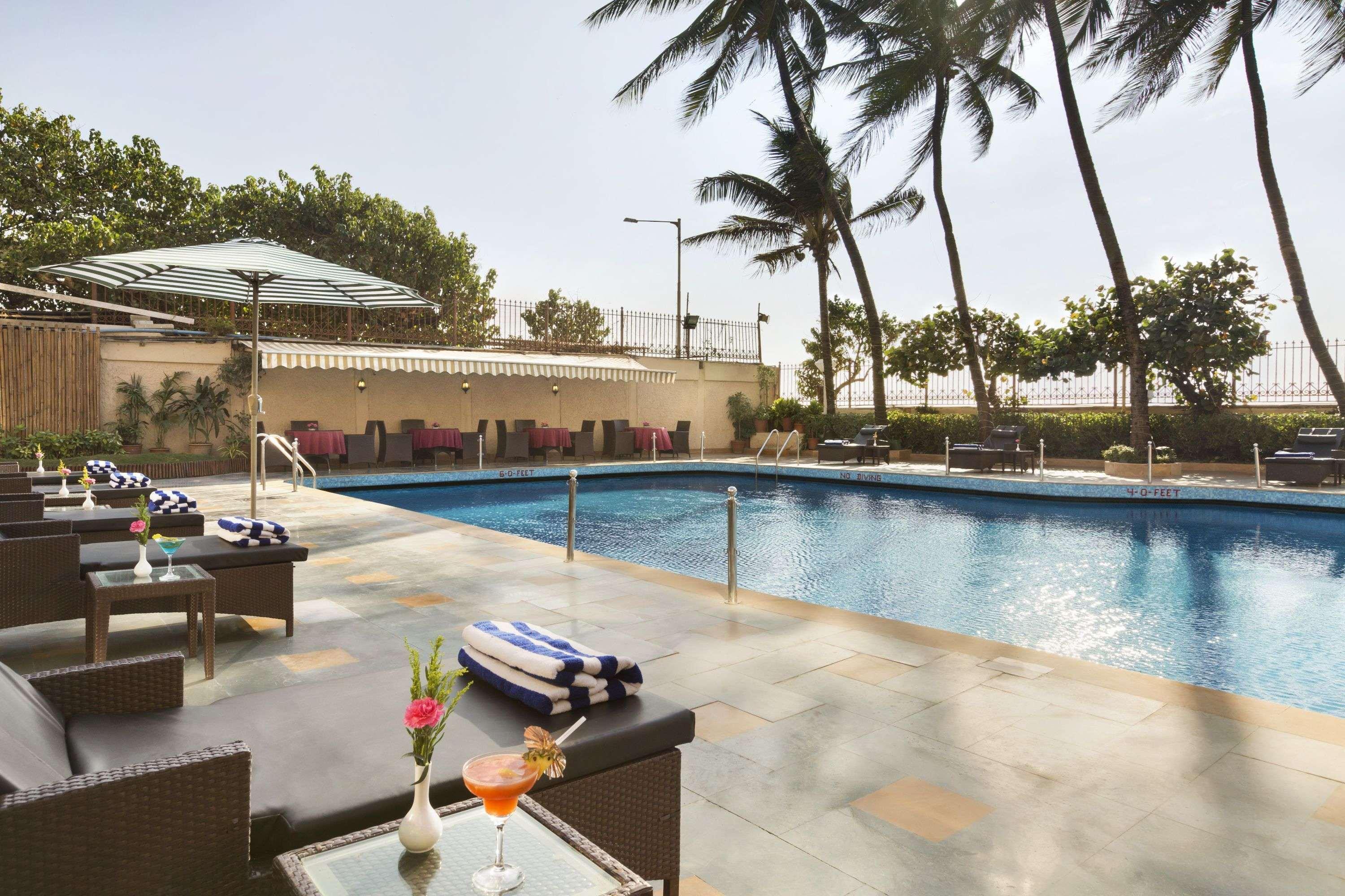 Ramada Plaza By Wyndham Palm Grove Hotell Mumbai Eksteriør bilde Pool at the Taj Mahal Palace