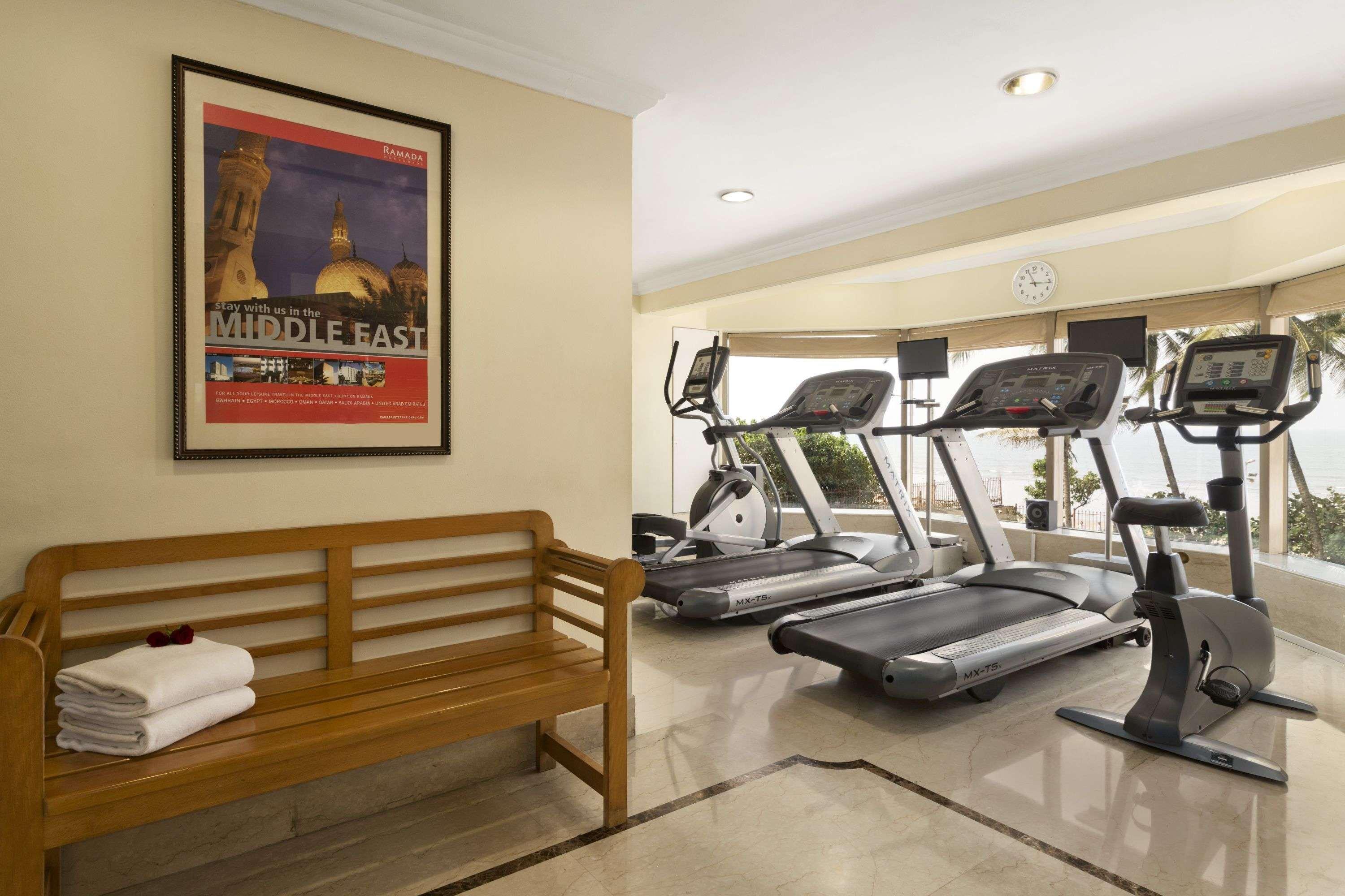 Ramada Plaza By Wyndham Palm Grove Hotell Mumbai Eksteriør bilde The gym at the hotel