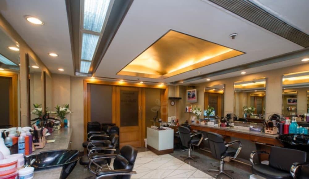 Ramada Plaza By Wyndham Palm Grove Hotell Mumbai Eksteriør bilde Salon de Paris