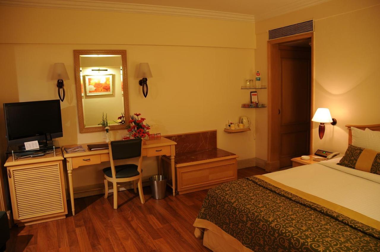 Ramada Plaza By Wyndham Palm Grove Hotell Mumbai Eksteriør bilde A room at the Taj Bengal