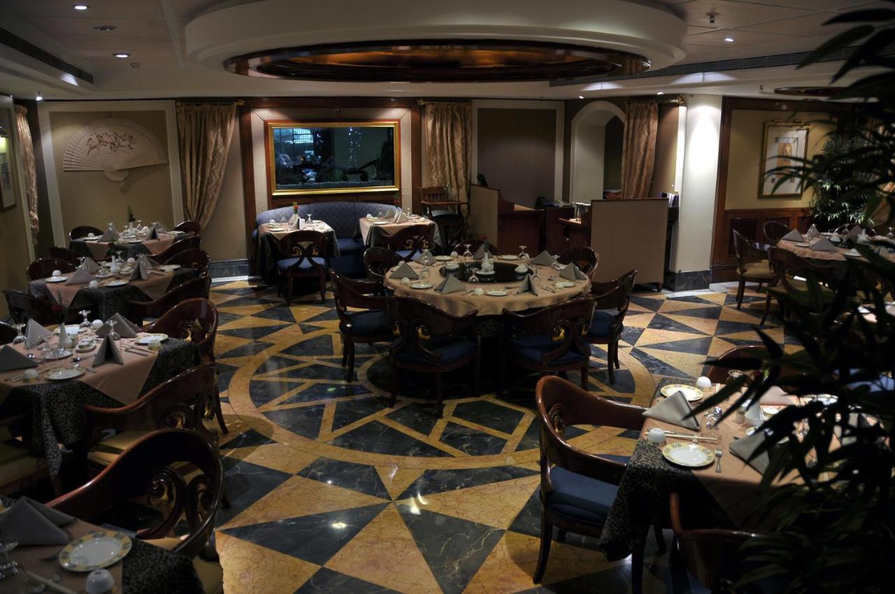 Ramada Plaza By Wyndham Palm Grove Hotell Mumbai Eksteriør bilde The restaurant