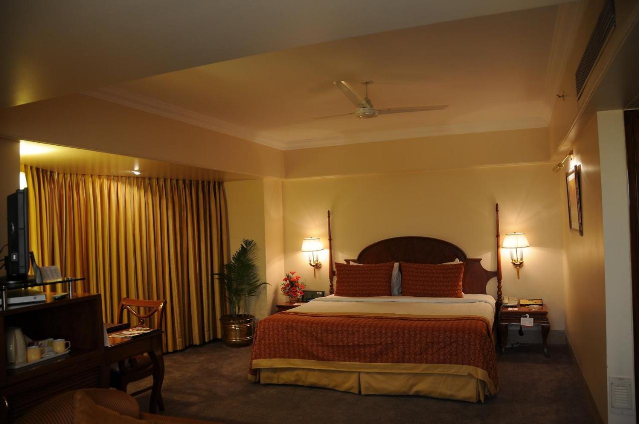Ramada Plaza By Wyndham Palm Grove Hotell Mumbai Eksteriør bilde A room at the Taj Bengal