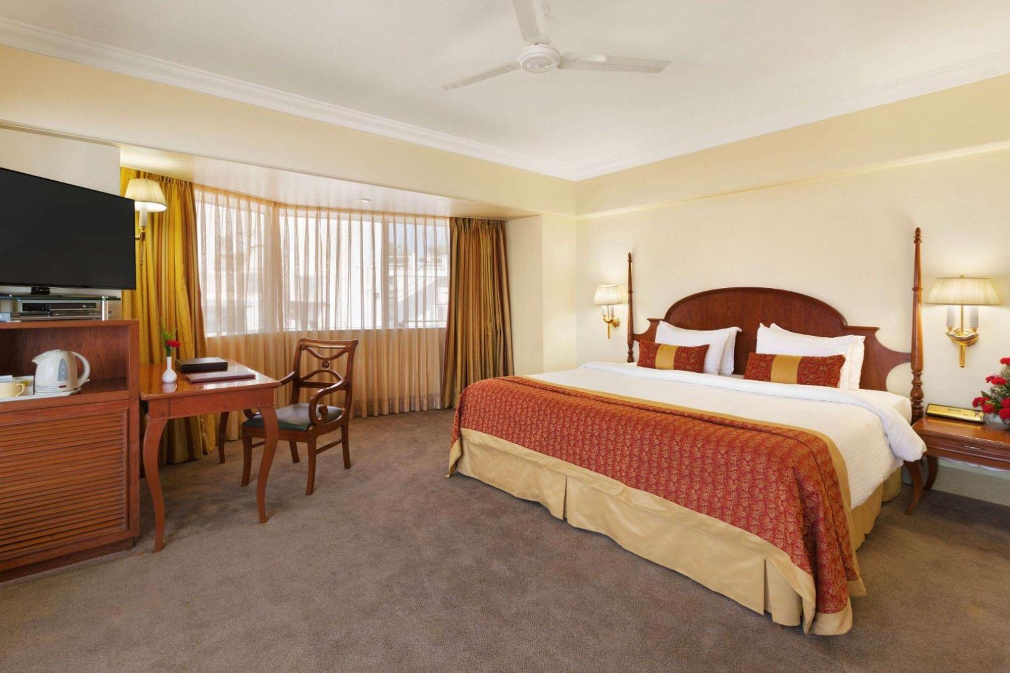 Ramada Plaza By Wyndham Palm Grove Hotell Mumbai Eksteriør bilde