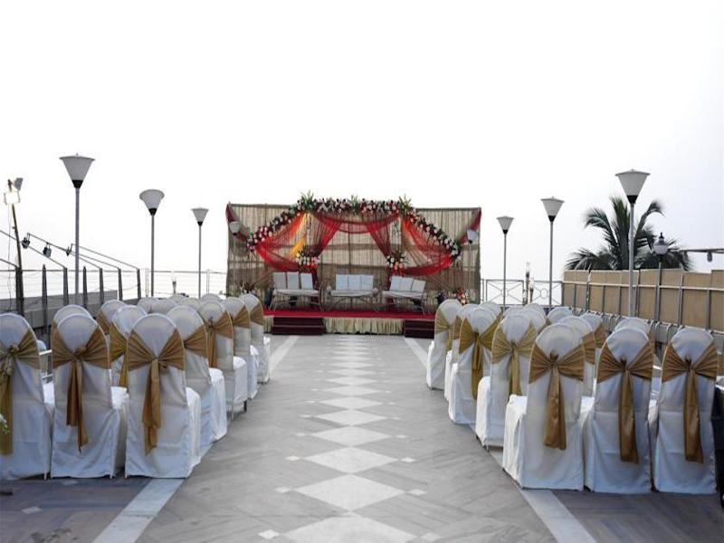 Ramada Plaza By Wyndham Palm Grove Hotell Mumbai Eksteriør bilde A wedding in India